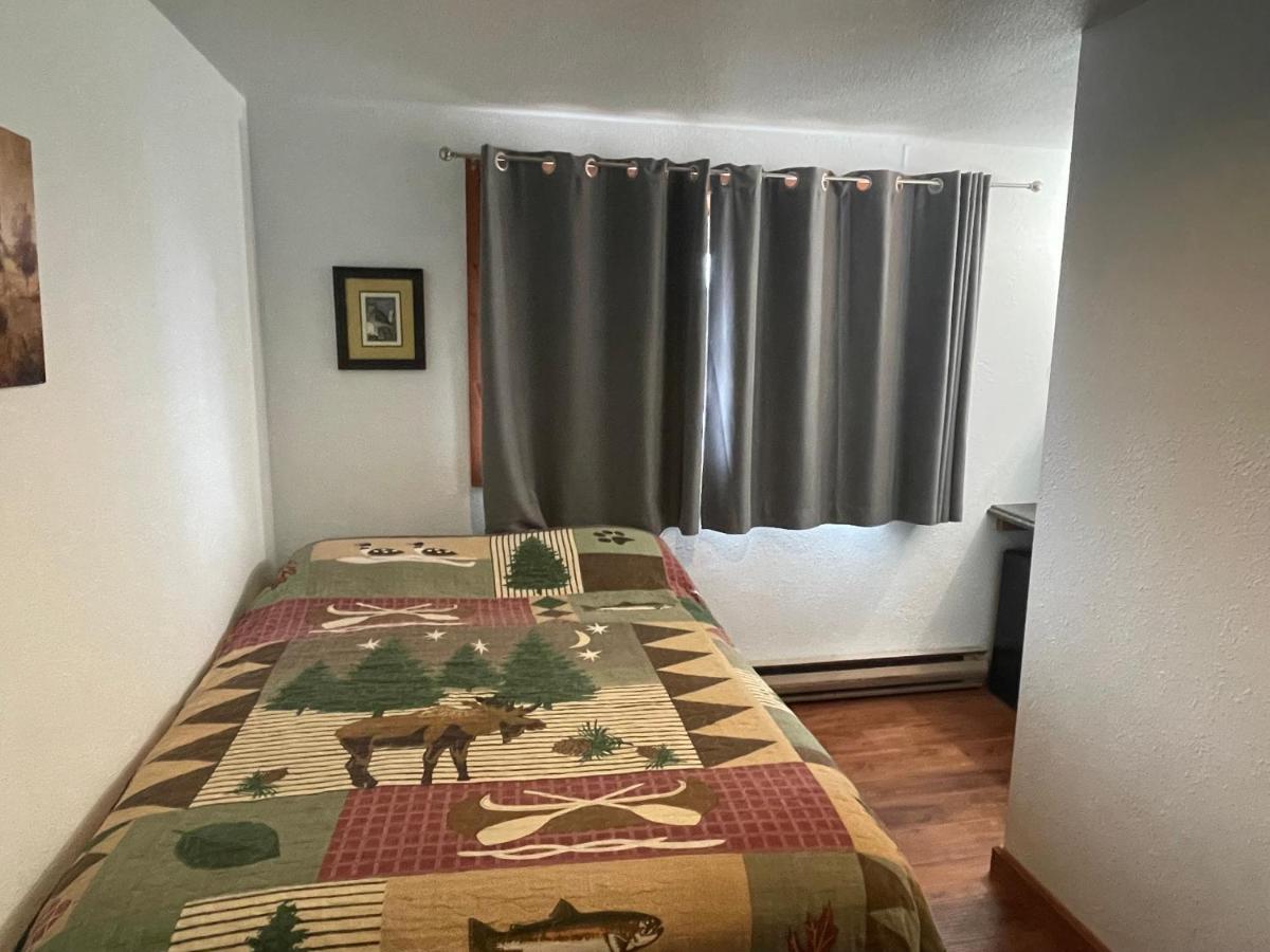Brown Bear Saloon & Motel Bird Creek 외부 사진