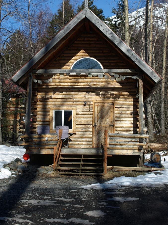 Brown Bear Saloon & Motel Bird Creek 외부 사진
